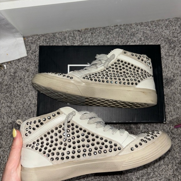 Shu Shop Severine Silver Sneaker - Picture 5 of 6